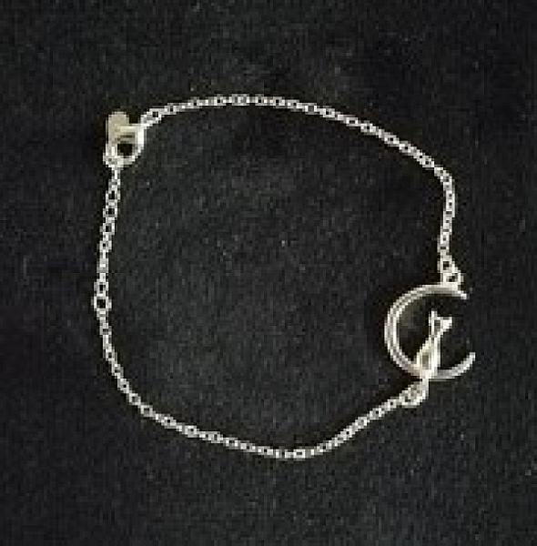 Zilverkleurig armbandje kat