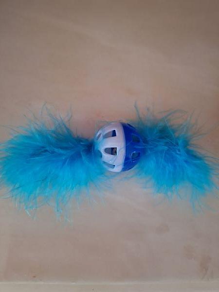 Bal met belletje en pluimen